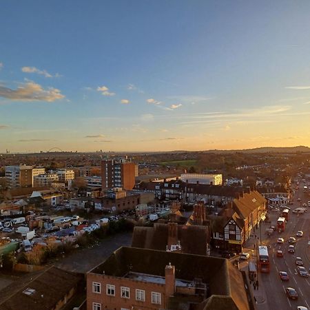 Luxury Apartment With Stunning Views On 10Th Floor Edgware Exterior foto