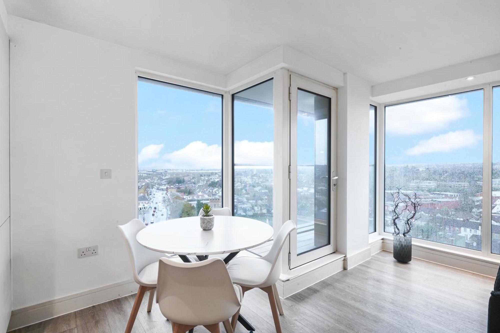 Luxury Apartment With Stunning Views On 10Th Floor Edgware Exterior foto